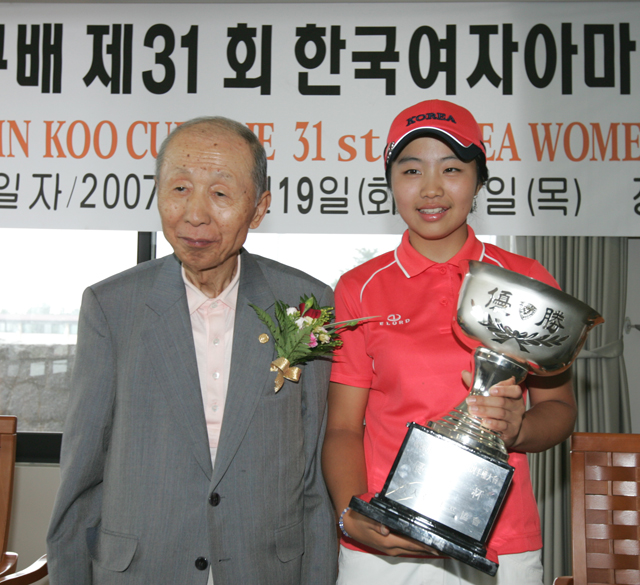 http://www.kgagolf.or.kr/User_File/UserFile/2014/9/%5B205_1%5D%EA%B0%95%EB%AF%BC%EA%B5%AC%ED%9A%8C%EC%9E%A5(%ED%8F%AC%ED%86%A0).jpg